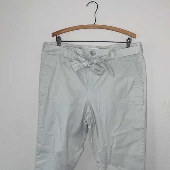 🎱Vineyard Vines Women’s high waisted skinny pants in the color Stone! - Picture 3 of 10